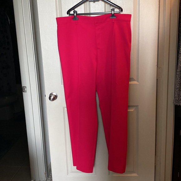 NWT. Straight pants. Fuchsia. - Picture 7 of 7